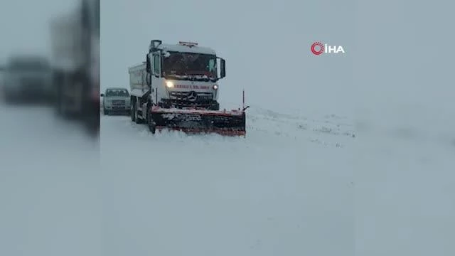 Kırıkkale'de kar esareti sürüyor: 113 köy yolu ulaşıma kapandı