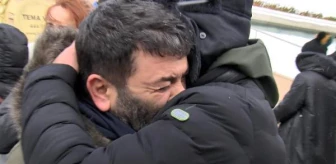 Oyuncu Bülent Şakrak, annesini gözyaşları içinde son yolculuğuna uğurladı