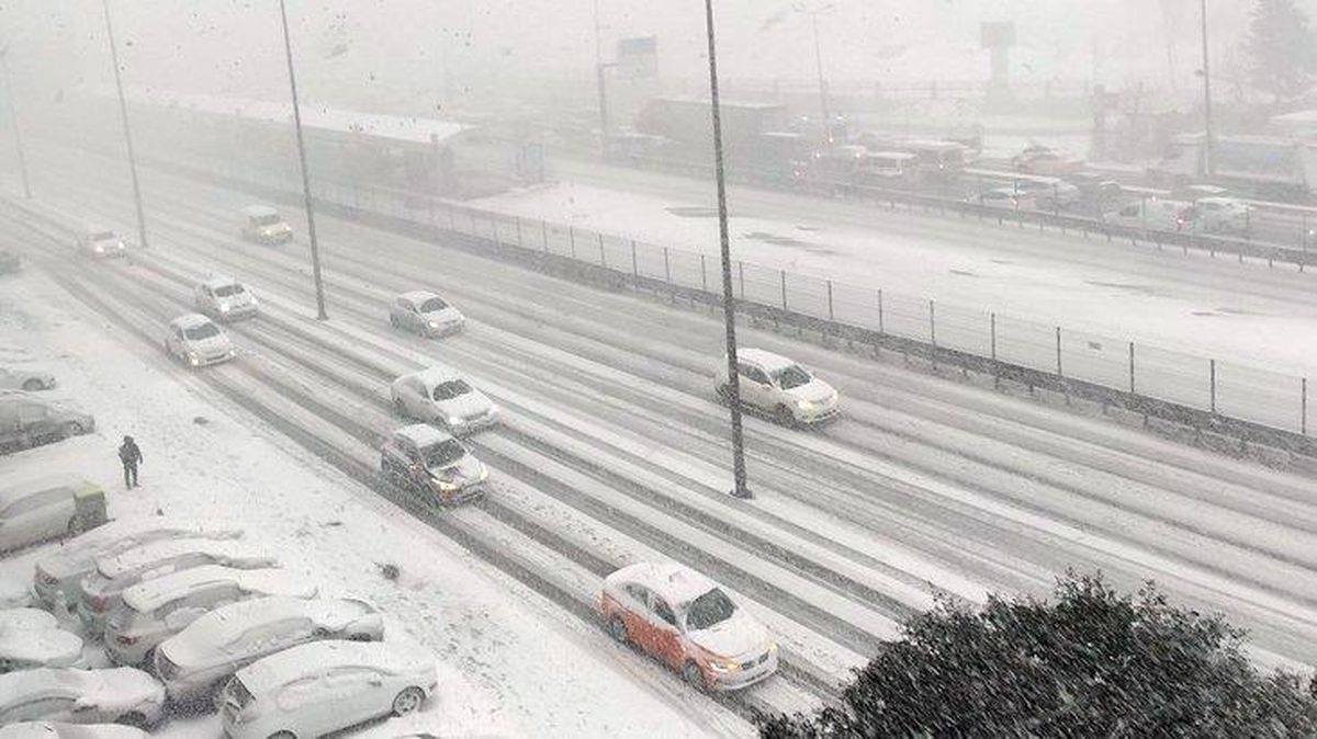 Son Dakika: Kar megakenti esir aldı! Trakya istikametinden gelen araçların İstanbul'a girişine izin verilmeyecek