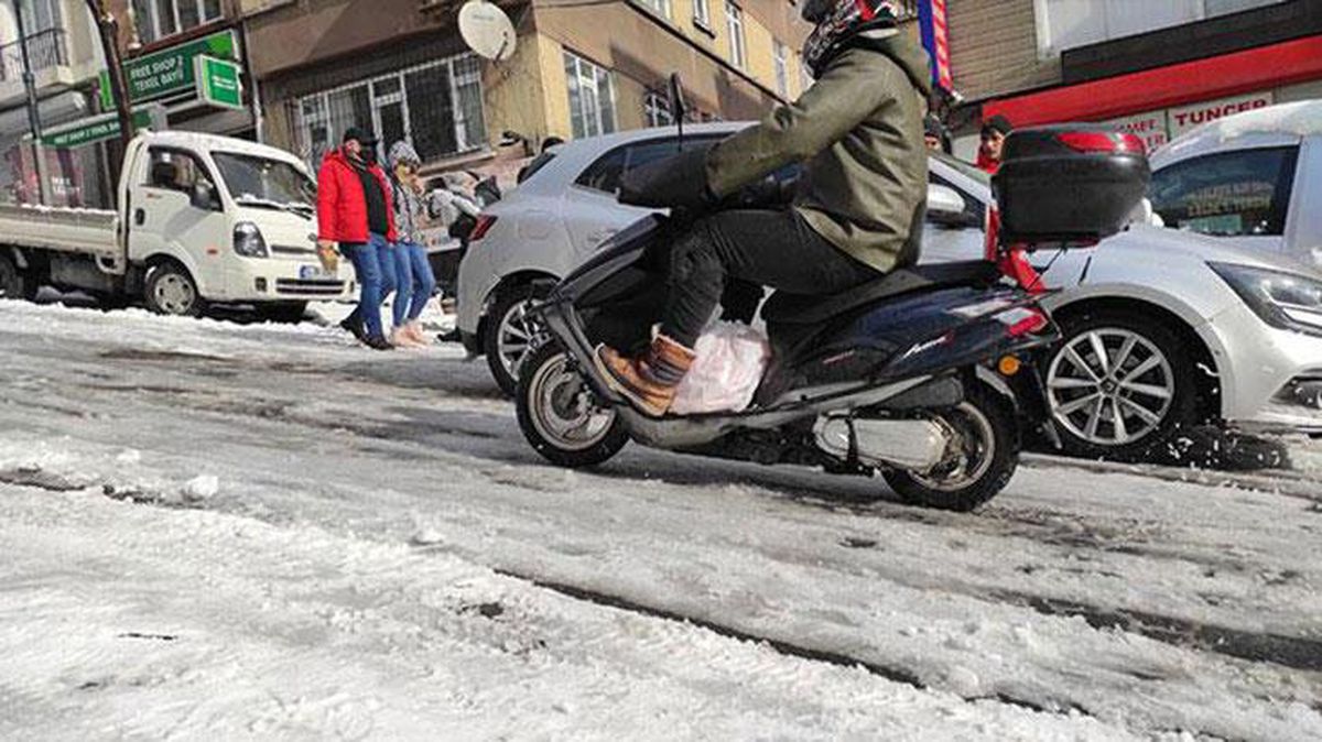 Vali Yerlikaya'dan tüm İstanbullulara çağrı: Yasağa rağmen motokurye çalıştıran iş yerlerini ihbar edin
