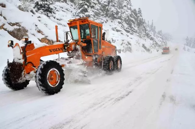 Antalya-Konya karayolu tüm araç trafiğine kapatıldı