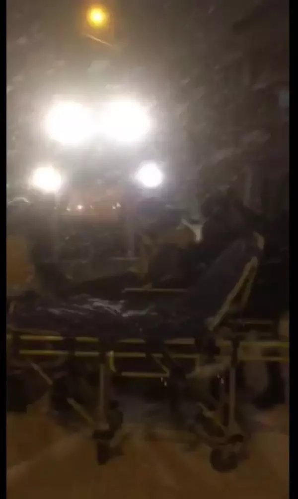 Büyükçekmece'de kalp krizi geçiren hastayı, ambulansa kepçe yetiştirdi