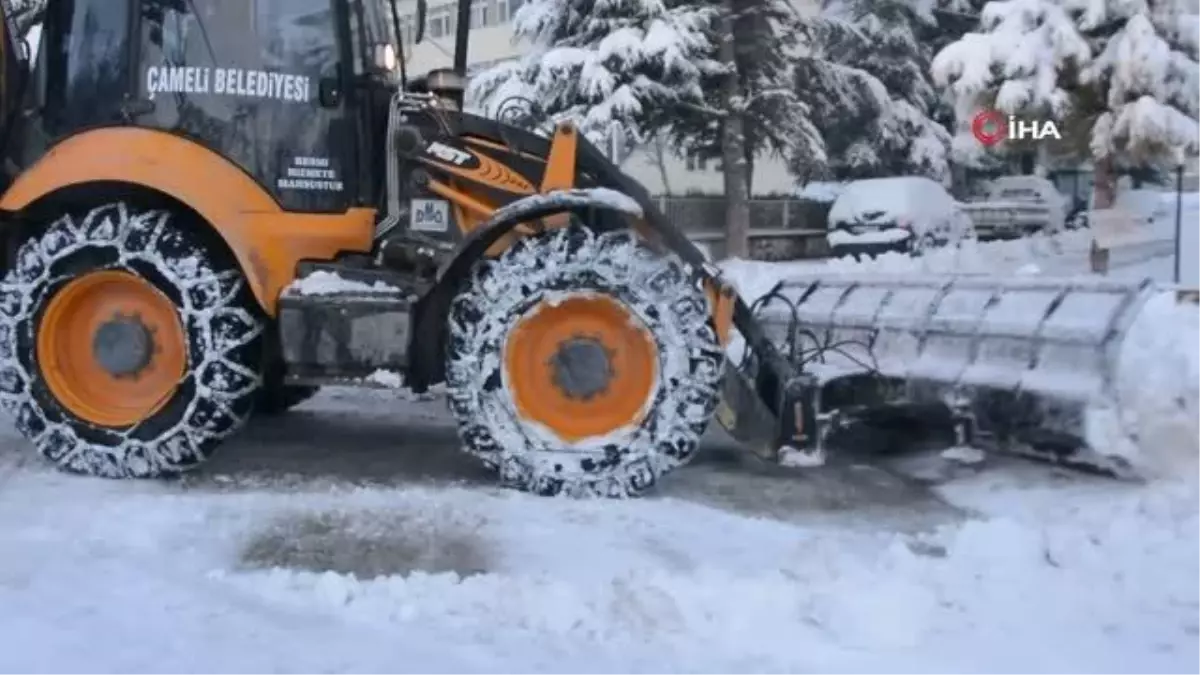 Çameli'de karla mücadele devam ediyor