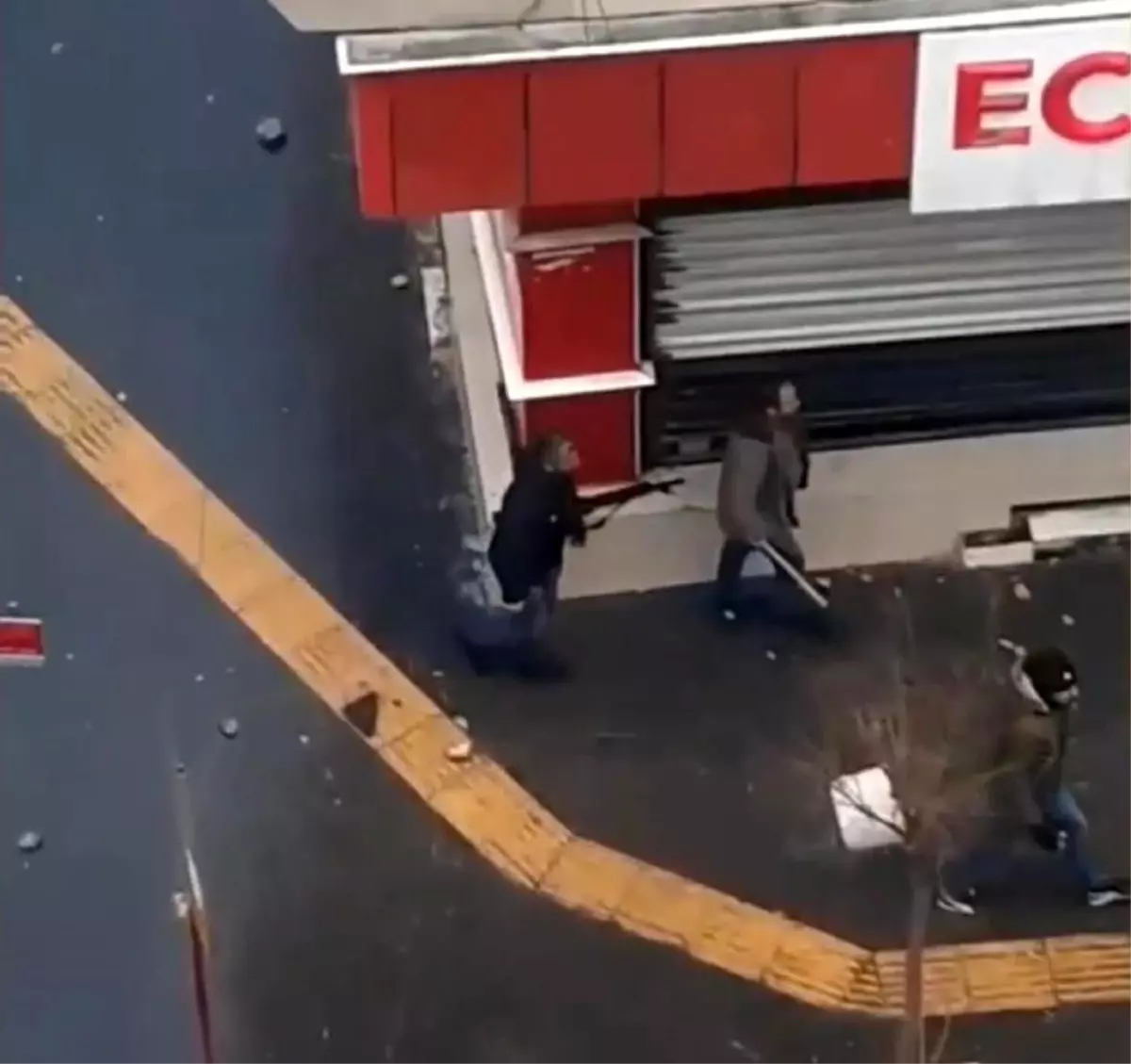 Diyarbakır'da adliye çıkışı kavgada ağır yaralı şahıs hayatını kaybetti