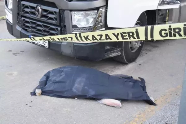 Ekmek almaya giden 79 yaşındaki adam tırın çarpması sonucu yaşamanı yitirdi Ekmek almaya giden 79 yaşındaki adam tırın çarpması sonucu yaşamanı yitirdi