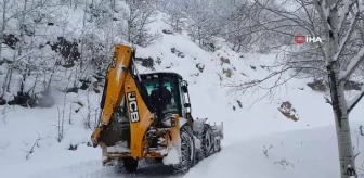 Gümüşhane'nin zorlu coğrafyasında karla mücadele çalışmaları devam ediyor