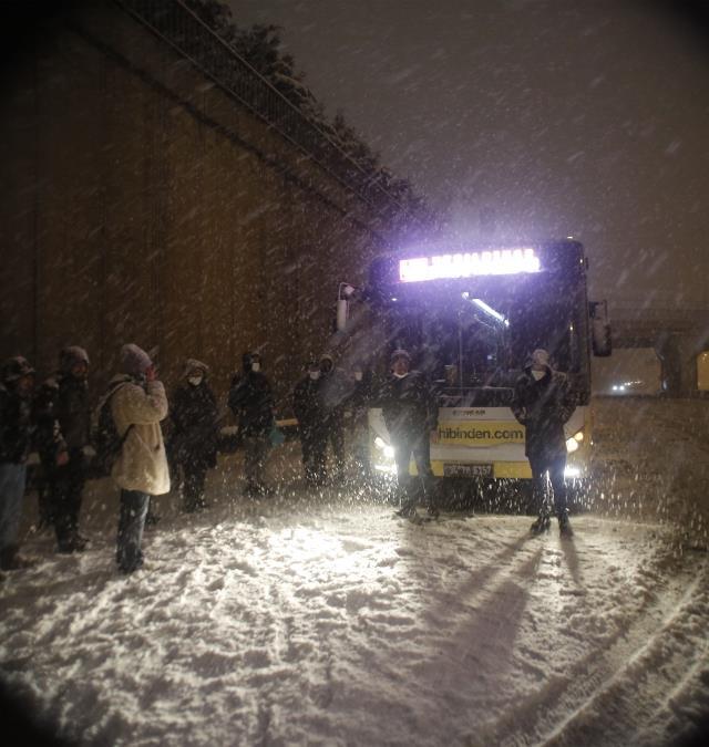 İstanbul'da kar kalınlığı 85 santimetreye ulaştı! İşte megakentten afet görüntüleri