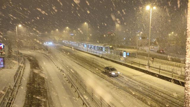 İstanbul'da yolda kalan vatandaşlara ne olacak? Vali, kurtarma planını açıkladı