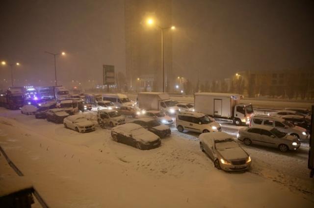 İstanbul'da yolda kalan vatandaşlara ne olacak? Vali, kurtarma planını açıkladı