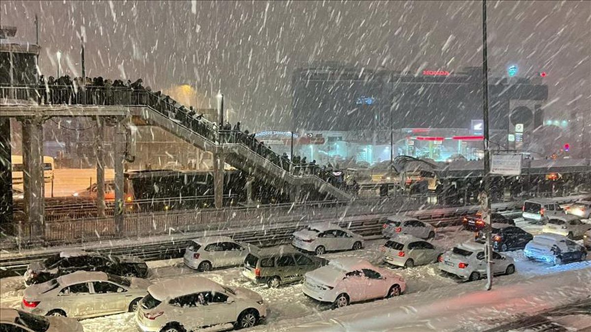İstanbul metrobüs açık mı? İETT Metrobüs seferleri iptal mi?