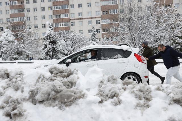 Kar yağışı cuma günü yurdu terk edecek, İstanbul'da hafta sonu yerini yağmura bırakacak
