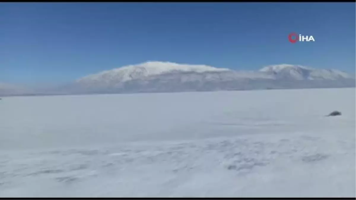 Nilüferleriyle ünlü Işıklı Baraj Gölü dondu