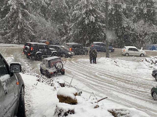 Alanya'ya 53 yıl aradan sonra kar yağdı, vatandaşlar şaşkına döndü