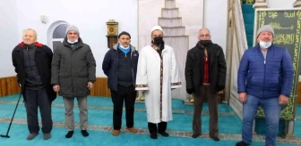 Burhaniye'de dondurucu soğuk cemaate engel olmadı