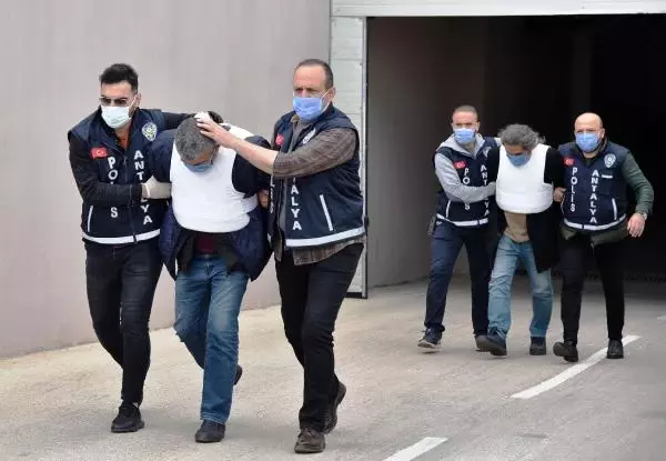 Foseptik cinayetinin sanığı soğukkanlılıkla anlattı: Bıçakla cinsel organını kesip cesedi testereyle parçaladım Foseptik cinayetinin sanığı soğukkanlılıkla anlattı: Bıçakla cinsel organını kesip cesedi testereyle parçaladım