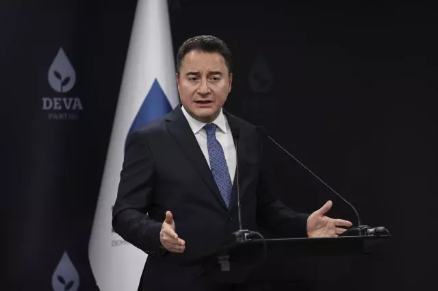 Gelecek Partisi Genel Başkanı Davutoğlu, DEVA Partisi Genel Başkanı Babacan'ı ziyaret etti