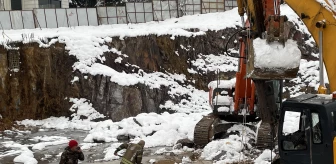 İnşaat alanında çukurdaki buzla kaplı suya düşen iş makinesi operatörü öldü