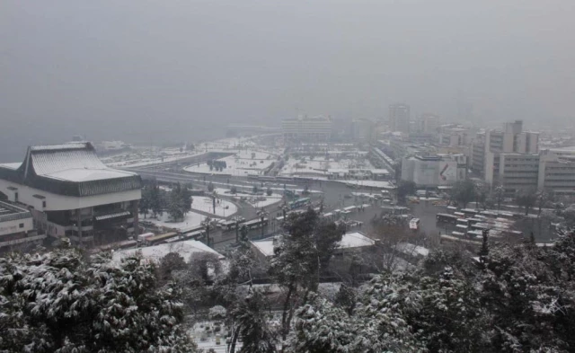 İzmirliler yıllardır kara hasret: Kent merkezine kar yağmaması gündem oldu