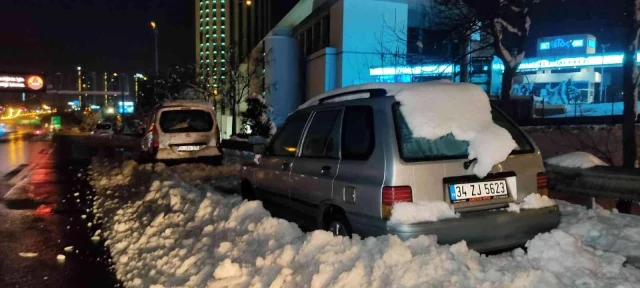Kar yağışı nedeniyle TEM'de kalan araçlar alınmayı bekliyor