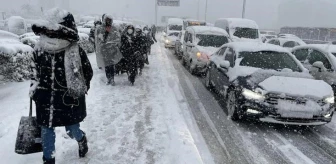 Meteoroloji 26 Ocak tarihli raporunu yayımladı! Kar yağışı Türkiye'yi terk etmiyor, 32 il için sarı ve turuncu kodlu uyarı