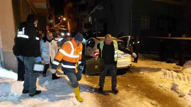 6 çocuk babası, otomobilin içinde tabancayla kafasından vurularak öldürüldü 6 çocuk babası, otomobilin içinde tabancayla kafasından vurularak öldürüldü