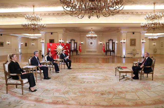 Son Dakika: Cumhurbaşkanı Erdoğan'dan gaz kesintisiyle ilgili açıklama: Doğal gaz akışı 10 gün içinde çözülecek