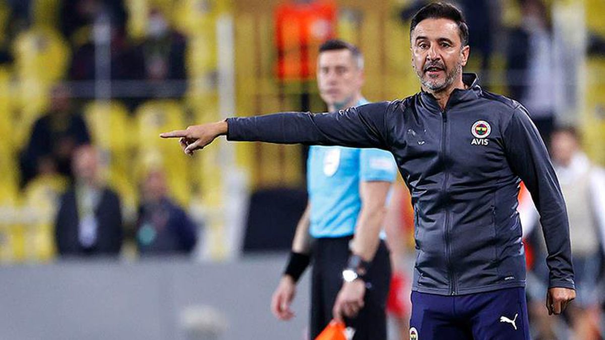 Vitor Pereira, İngiltere'de kriz çıkardı! Ayaklanan taraftarlardan stat duvarına olay yazı
