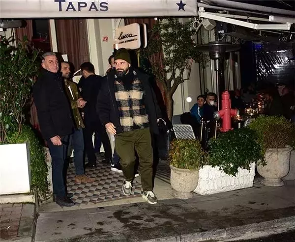 EDA TAŞPINAR YENİ SEVGİLİSİYLE GÖRÜNTÜLENDİ