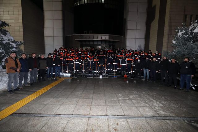Gebze'de ekipler gece mesaisinde