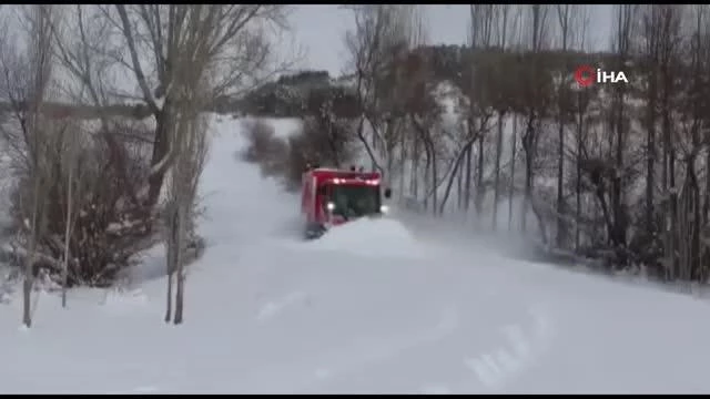 Karlı bölgedeki kalp hastasına paletli ambulans ile ulaşıldı