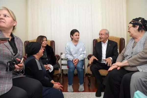 Kılıçdaroğlu imam hatipli öğrencinin ricasını kırmayıp evine gitti