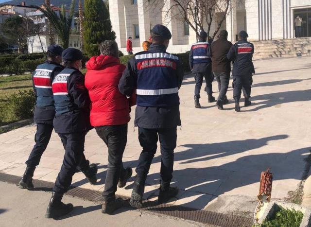 Kuyumcu kuryesinden çaldıkları 16 kilo altını çuvalla toprağa gömdüler