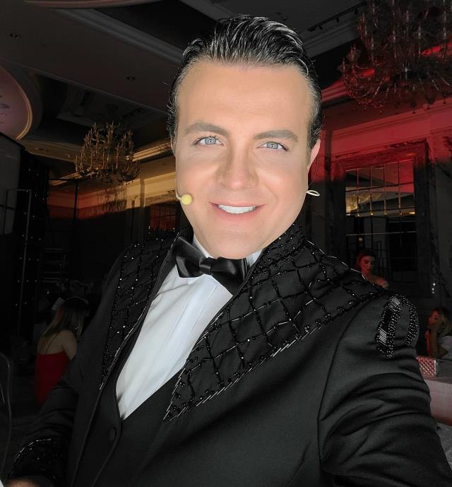 Sahne sunumlarının aranan yüzü: Gökay Kalaycıoğlu Sahne sunumlarının aranan yüzü: Gökay Kalaycıoğlu