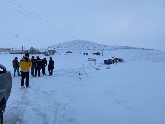 Son Dakika: Erzurum'da çığ faciası! 2 kişi karlar altında kaldı, ekipler bölgeye ulaşmaya çalışıyor