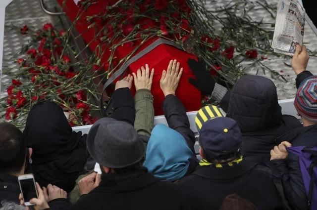 Yeşilçam'ın usta oyuncusu Fatma Girik son yolcuğuna uğurlandı