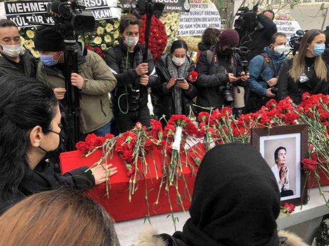 Yeşilçam'ın usta oyuncusu Fatma Girik son yolcuğuna uğurlandı