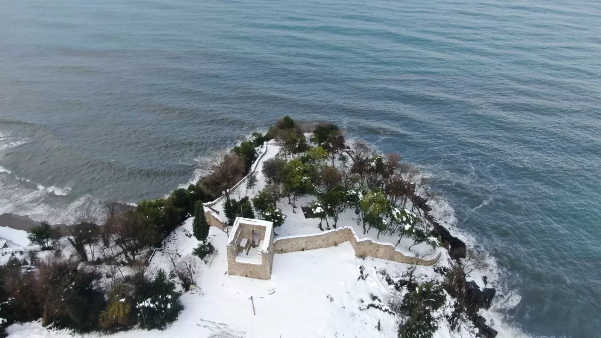 Akçakoca'da kar güzelliği havadan görüntülendi