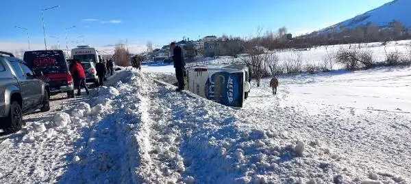 Van'da yolcu otobüsü devrildi: 2'si ağır, 9 yaralı