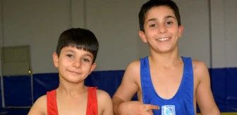 Yunusemre'nin güreşçi kardeşleri Kerem Kamal'ı örnek alıyor