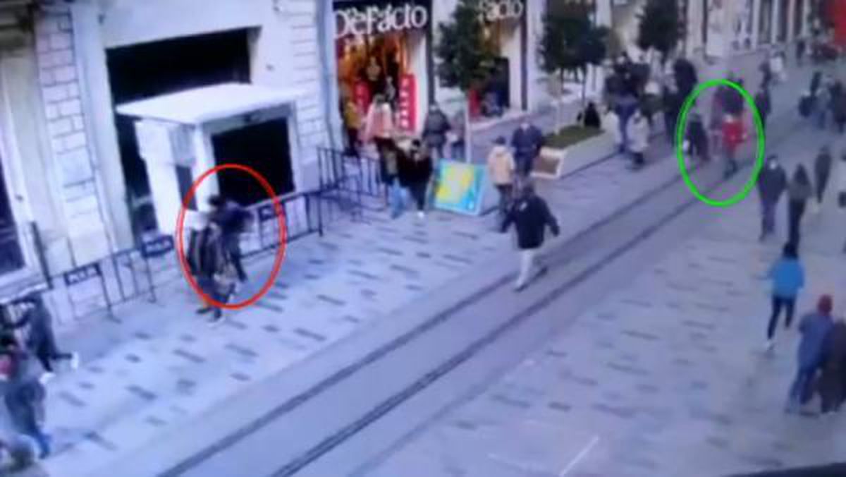 İstiklal Caddesi'nde filmleri aratmayacak anlar! Şüpheliyi üzerine atlayarak yakaladılar