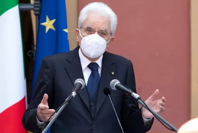 İtalya'da partiler yeni aday bulamayınca Sergio Mattarella yeniden cumhurbaşkanı seçildi