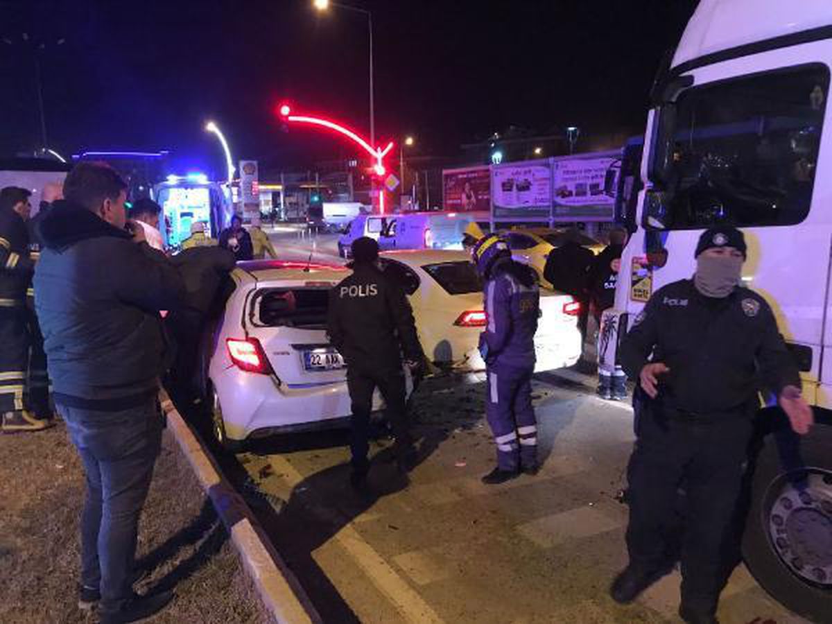 Benzeri görülmemiş kaza! TIR sürücüsü alkollü, otomobil sürücüsü korona çıktı