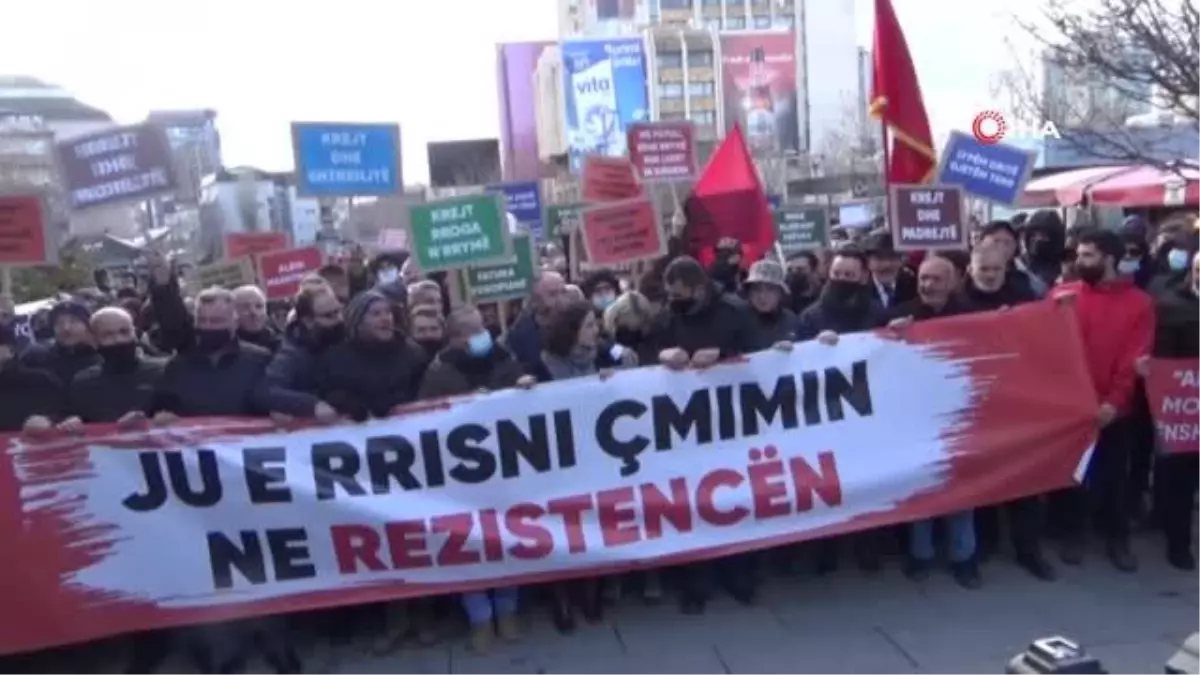 Kosova'da elektrik fiyatlarına yapılan zam protestoları devam ediyor