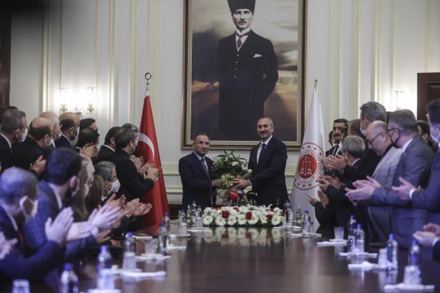 Son Dakika! Adalet Bakanlığı görevini devralan Bakan Bozdağ'dan ilk mesaj: Rehberimiz hukuk olacak Son Dakika! Adalet Bakanlığı görevini devralan Bakan Bozdağ'dan ilk mesaj: Rehberimiz hukuk olacak