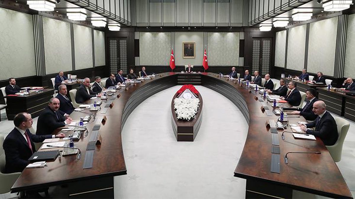 Adalet Bakanlığı'ndaki atamanın ardından kulisler hareketlendi! 4 bakan daha koltuğunu devredebilir
