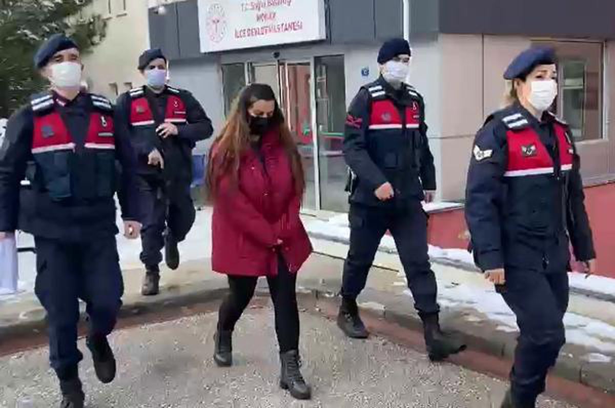 Annesine şiddet uygulayan babasını öldüren genç kıza 10 yıl hapis cezası