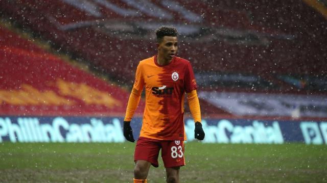 Galatasaray taraftarı yerle yeksan oldu! Dört gözle yolunu gözledikleri transfer iptal