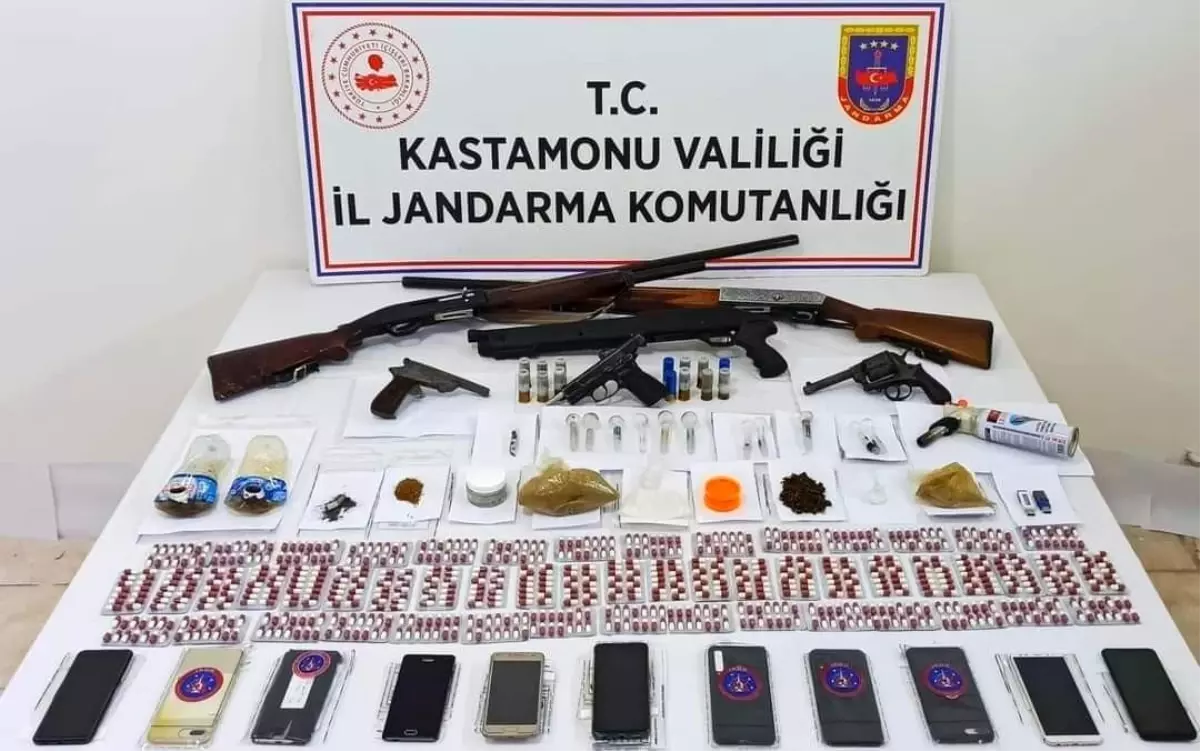 İnebolu'da jandarma ekipleri uyuşturucu tacirlerine göz açtırmıyor