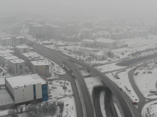 43 ilin geçiş güzergahında yoğun sis! Göz gözü görmüyor