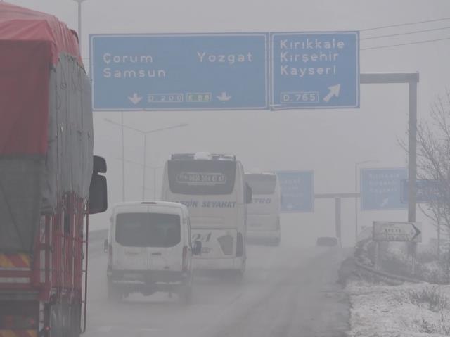 43 ilin geçiş güzergahında yoğun sis! Göz gözü görmüyor